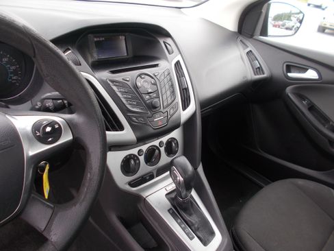 Used 2014 Ford Focus SE Sedan FWD image 8