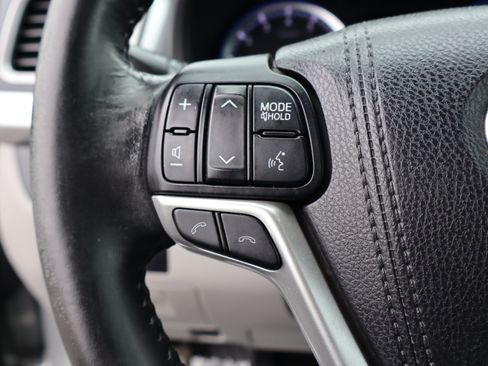 Used 2017 Toyota Highlander XLE image 24