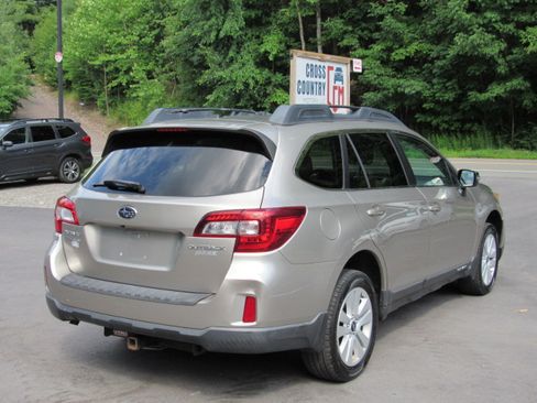 Used 2015 Subaru Outback 2.5i Premium AWD/4WD image 6