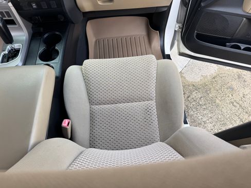 Used 2013 Toyota Tundra image 27