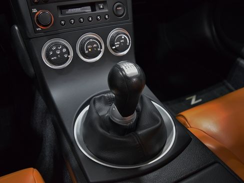 Used 2005 Nissan 350Z Touring RWD image 32