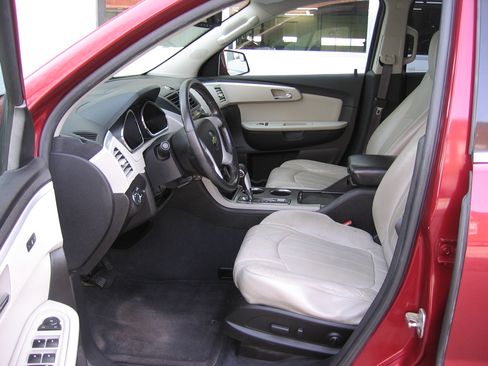 Used 2011 Chevrolet Traverse LTZ image 14