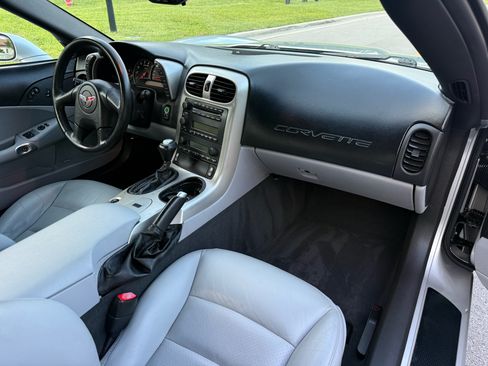 Used 2005 Chevrolet Corvette Coupe RWD image 16