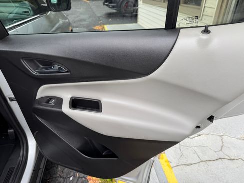 Used 2019 Chevrolet Equinox LT image 17