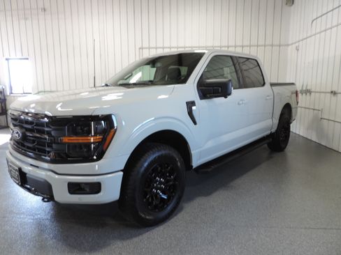 Used 2024 Ford F150 XLT AWD/4WD image 2
