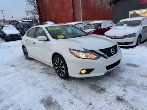 Used 2018 Nissan Altima image 2