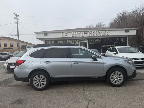 Used 2019 Subaru Outback 2.5i Premium image 1