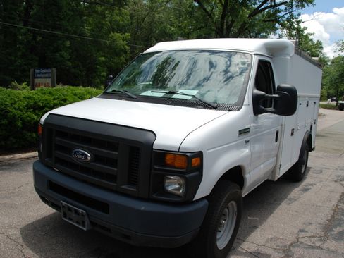 Used 2015 Ford E-350 and Econoline 350 Super Duty RWD image 4