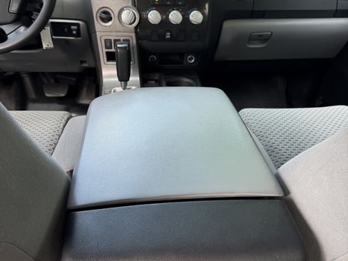 Used 2010 Toyota Tundra 4x4 CrewMax image 10
