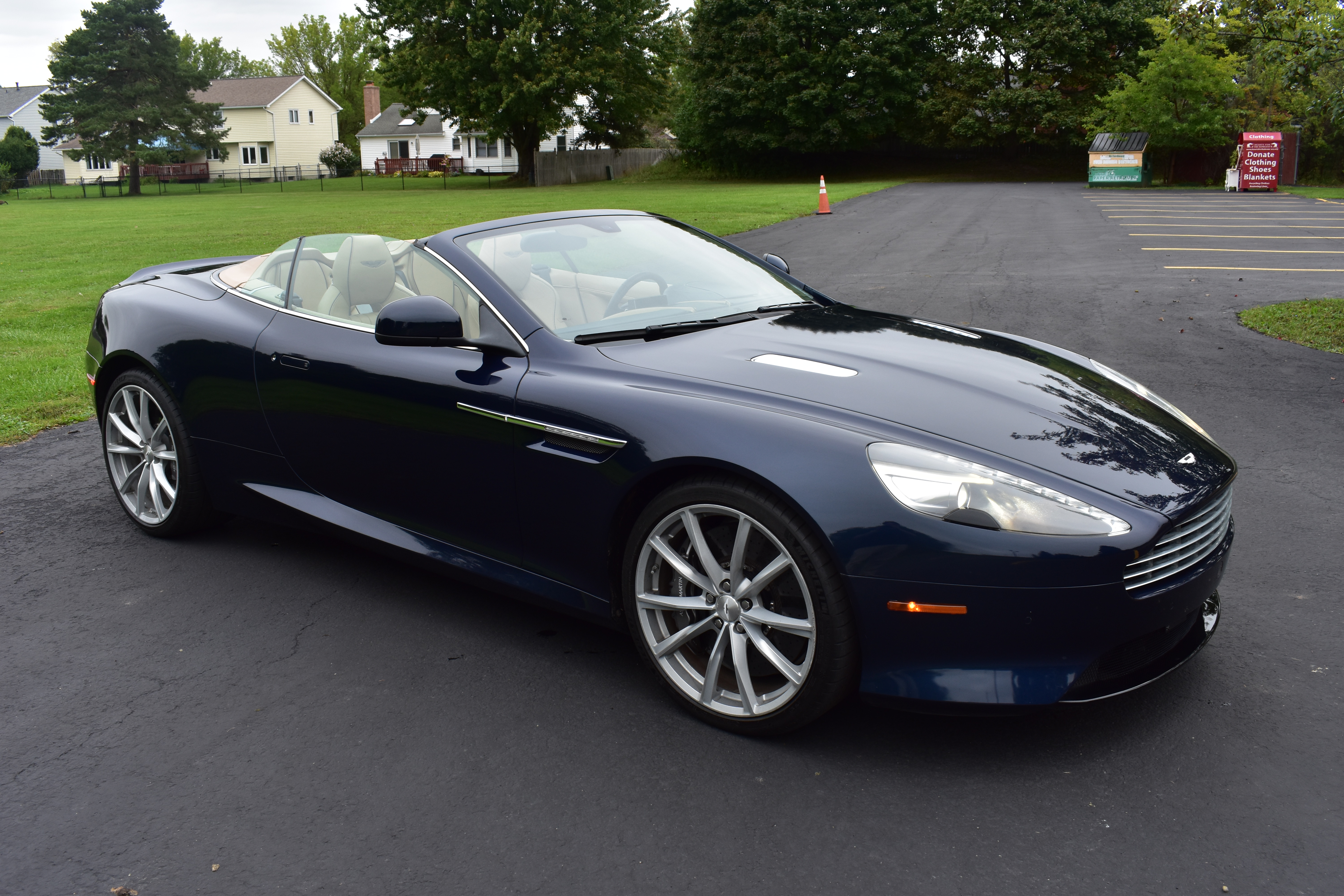 Used 2016 Aston Martin DB9 GT Volante RWD image 19