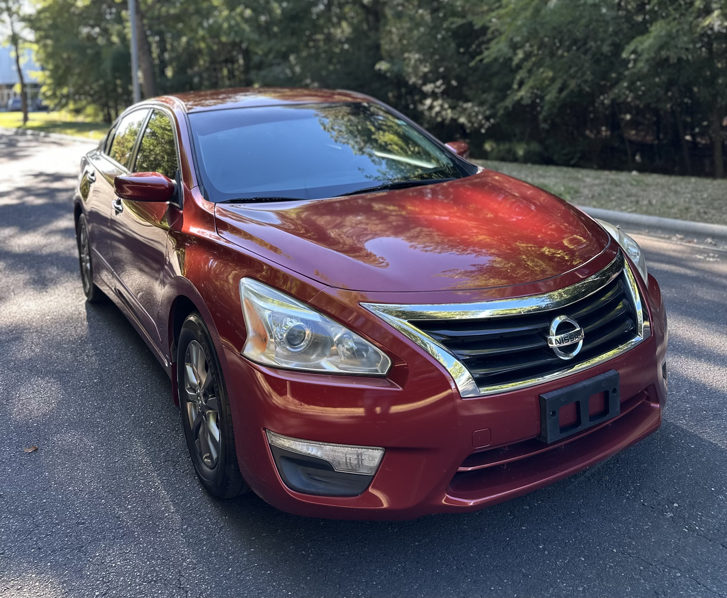 Used 2015 Nissan Altima SV FWD image 2