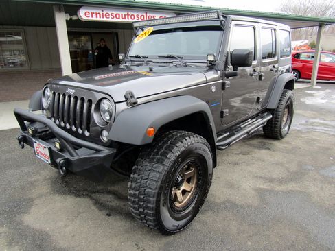 Used 2017 Jeep Wrangler Sport image 8