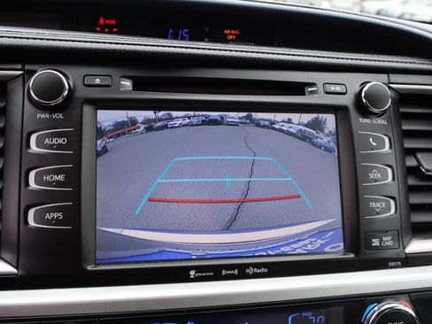 Used 2017 Toyota Highlander XLE image 28