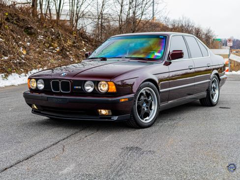 Used 1991 BMW M5 image 1