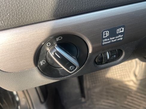 Used 2013 Volkswagen Jetta GLS TDI image 11