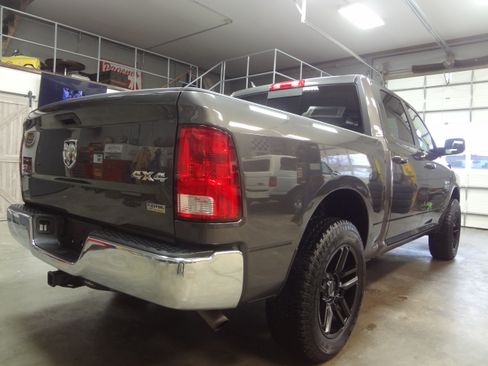 Used 2019 RAM 1500 SLT image 8