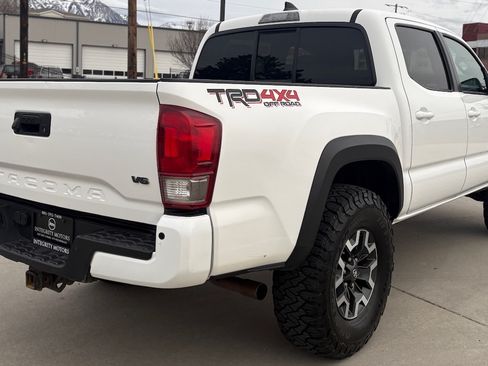 Used 2016 Toyota Tacoma TRD Off-Road image 7
