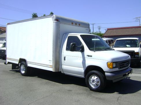 Used 2003 Ford E-450 and Econoline 450 UNAVAIL RWD image 3