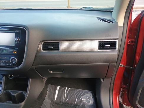 Used 2015 Mitsubishi Outlander SE image 19