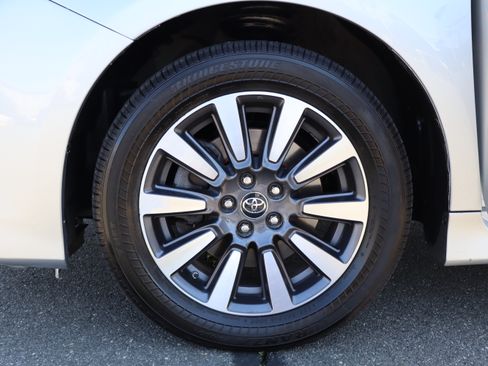 Used 2020 Toyota Sienna XLE AWD image 34