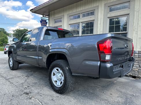 Used 2019 Toyota Tacoma image 3