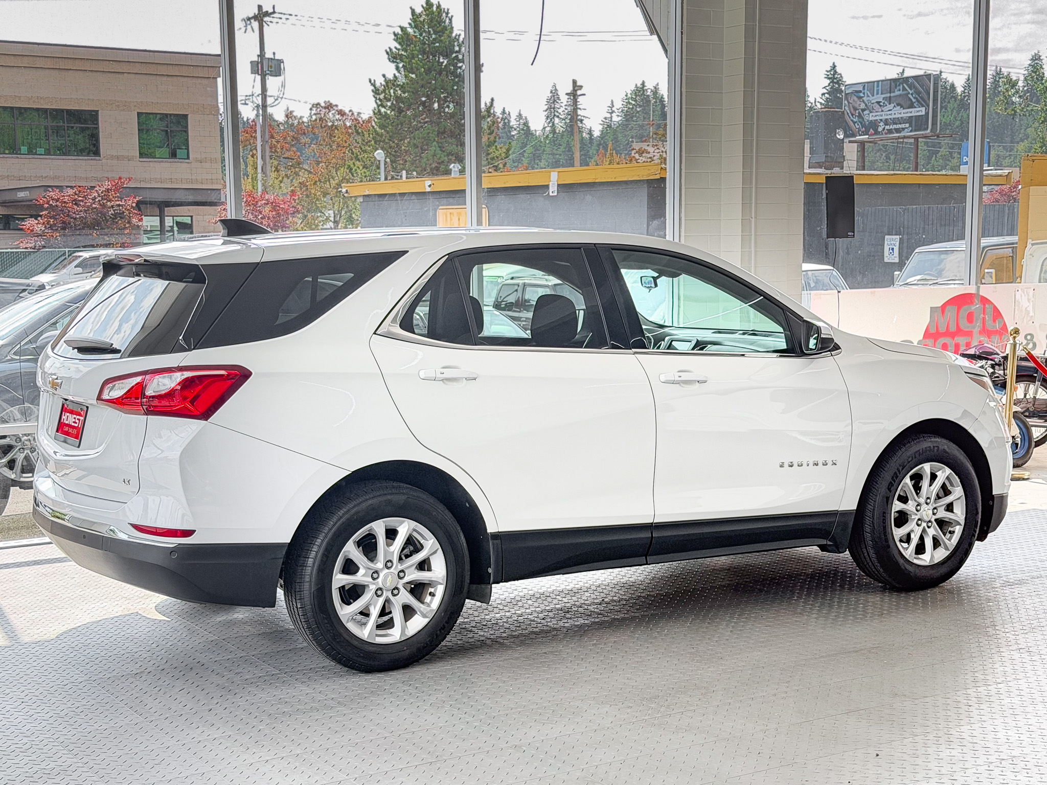 Used 2019 Chevrolet Equinox FWD LT w/ 1LT image 4