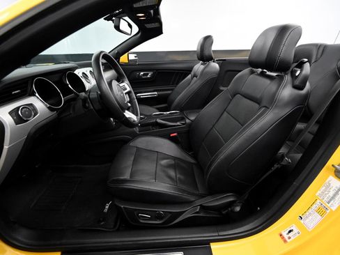 Used 2017 Ford Mustang GT Premium image 26