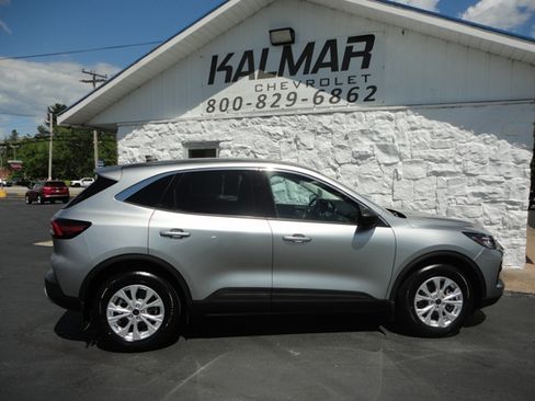 Used 2023 Ford Escape AWD Active image 2
