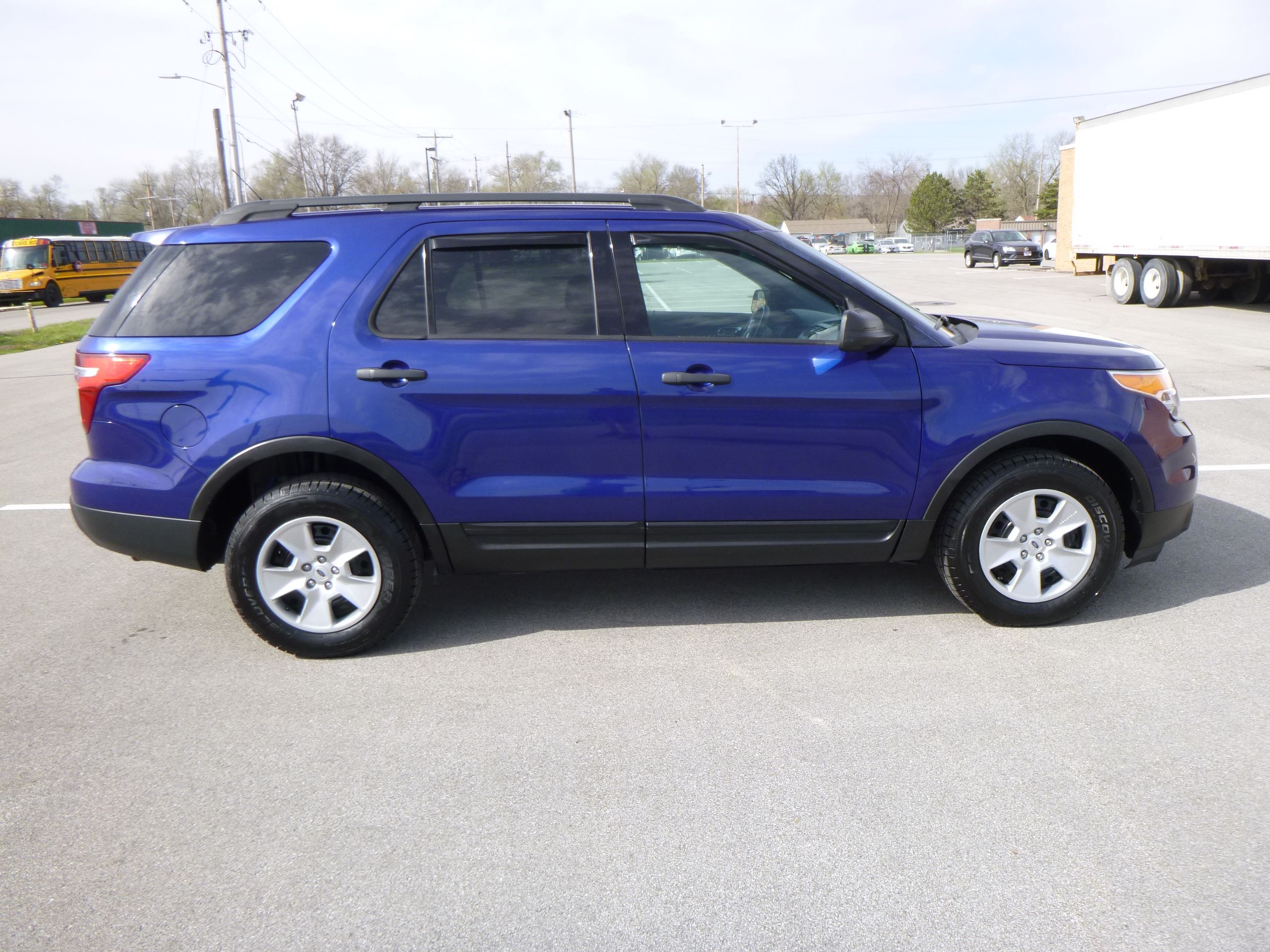 Used 2014 Ford Explorer XLT AWD/4WD image 5