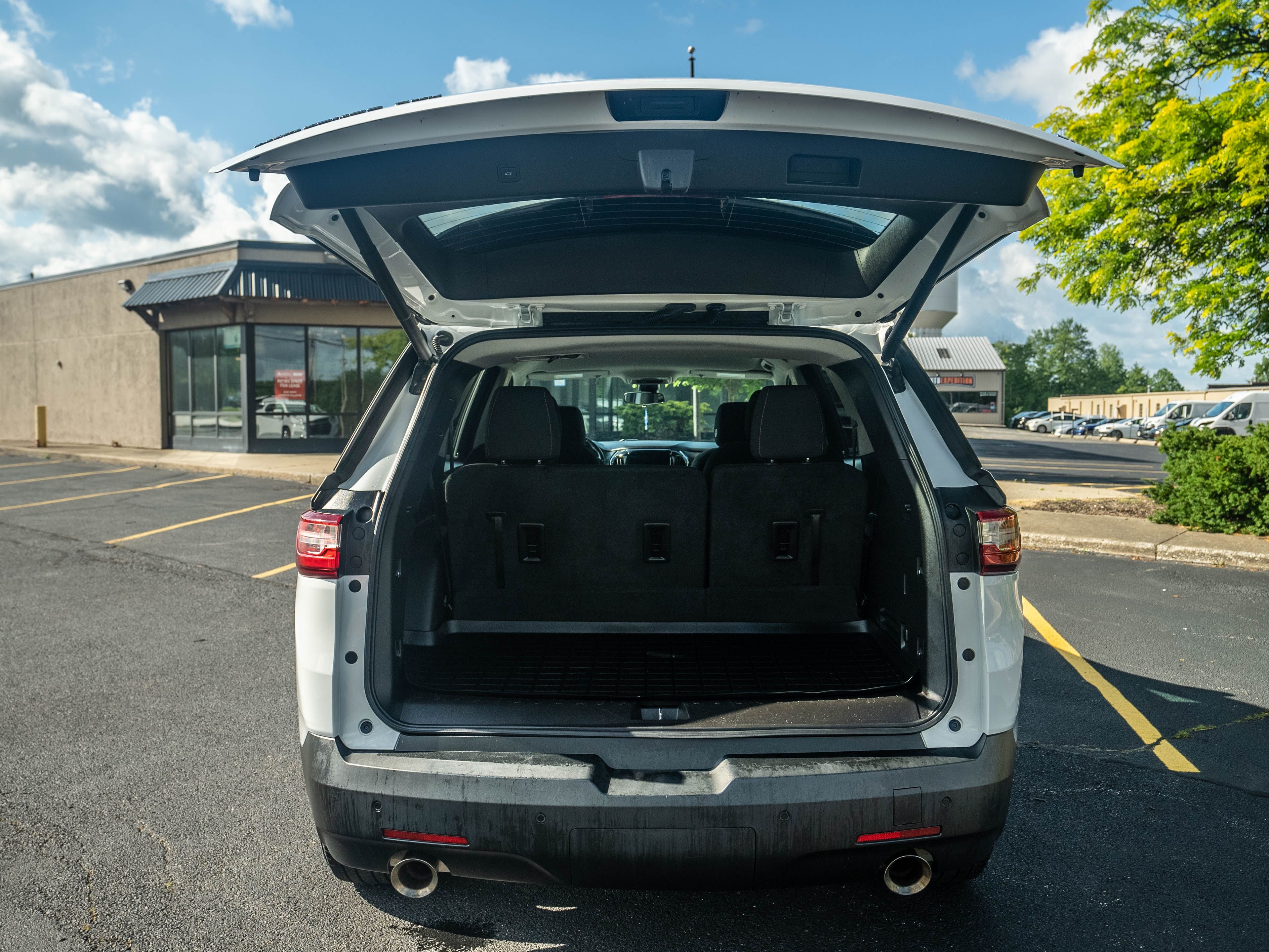 Used 2021 Chevrolet Traverse AWD LT image 14