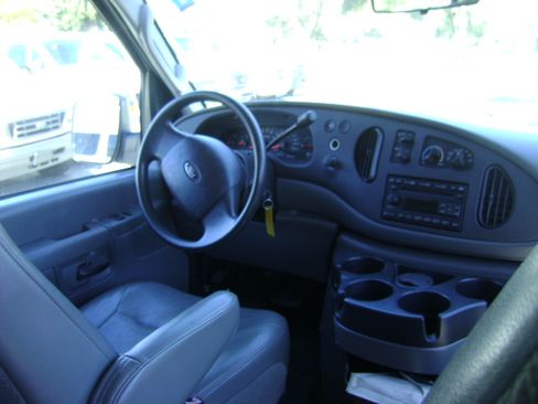 Used 2008 Ford E-350 and Econoline 350 XLT image 9