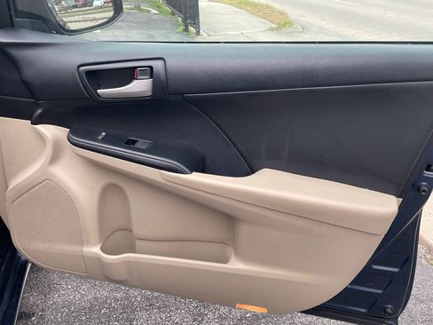 Used 2014 Toyota Camry LE image 17