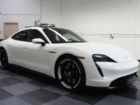 Used 2020 Porsche Taycan Turbo image 4
