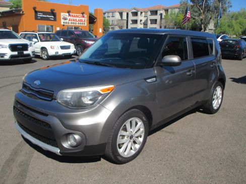 Used 2019 Kia Soul + image 16