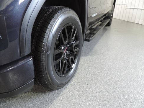 Used 2023 GMC Sierra 1500 4WD Crew Cab Elevation image 18