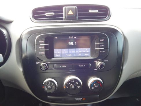 Used 2019 Kia Soul image 12