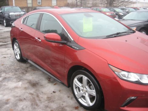 Used 2018 Chevrolet Volt LT image 3