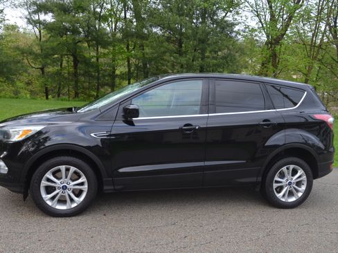 Used 2017 Ford Escape 4WD SE image 1