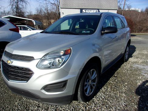 Used 2017 Chevrolet Equinox LS image 3