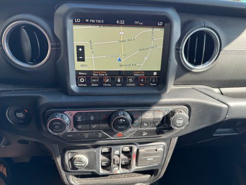Used 2019 Jeep Wrangler 4WD Unlimited Sahara image 18
