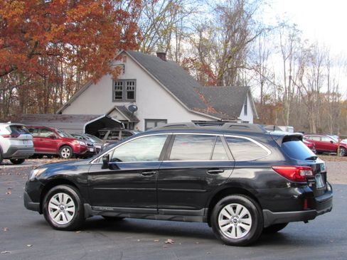 Used 2017 Subaru Outback 2.5i Premium image 7