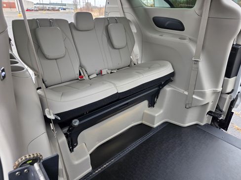 Used 2021 Chrysler Voyager LXi image 22