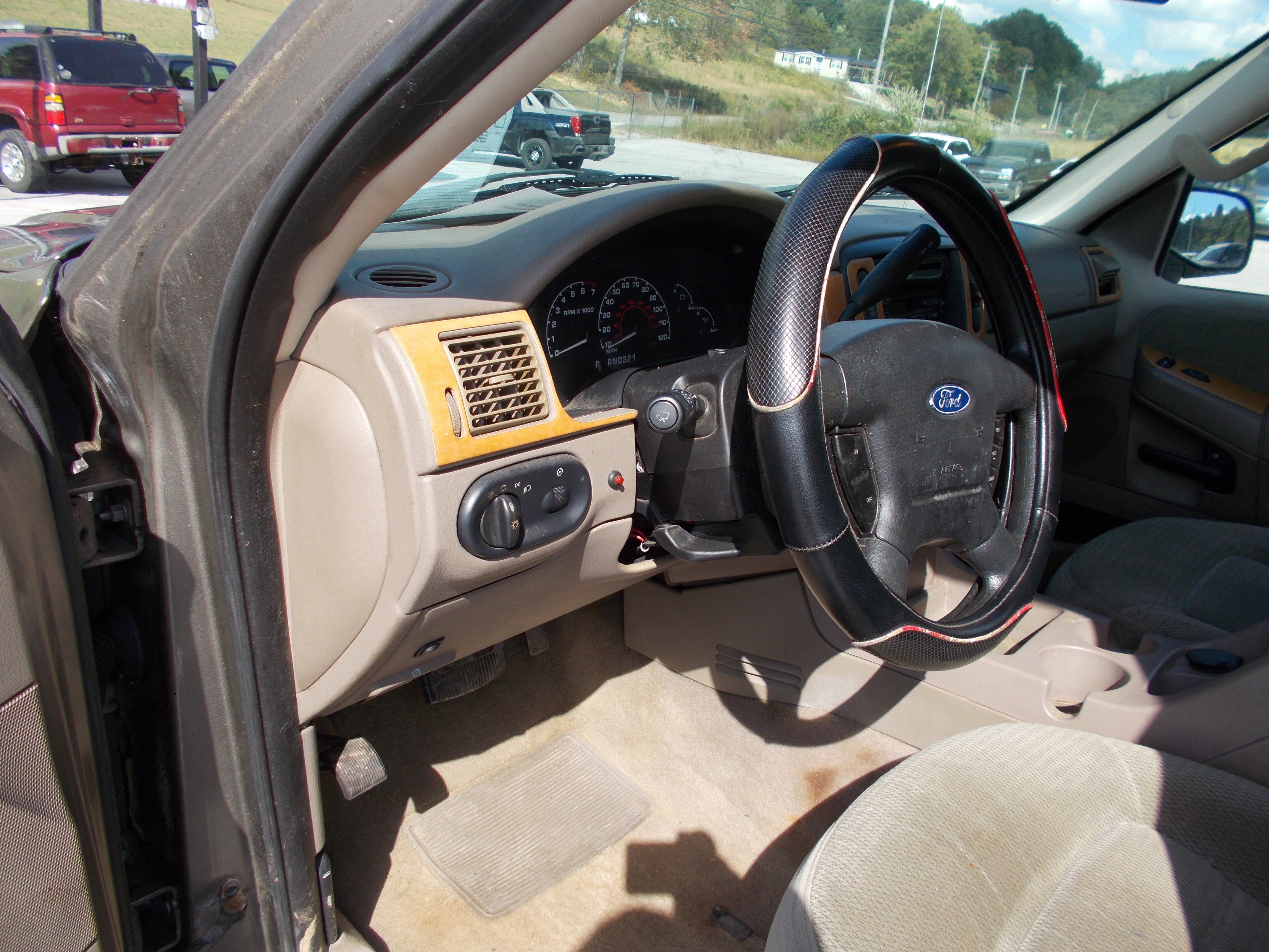 Used 2002 Ford Explorer 4WD XLT image 6