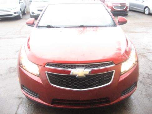 Used 2011 Chevrolet Cruze LTZ image 2