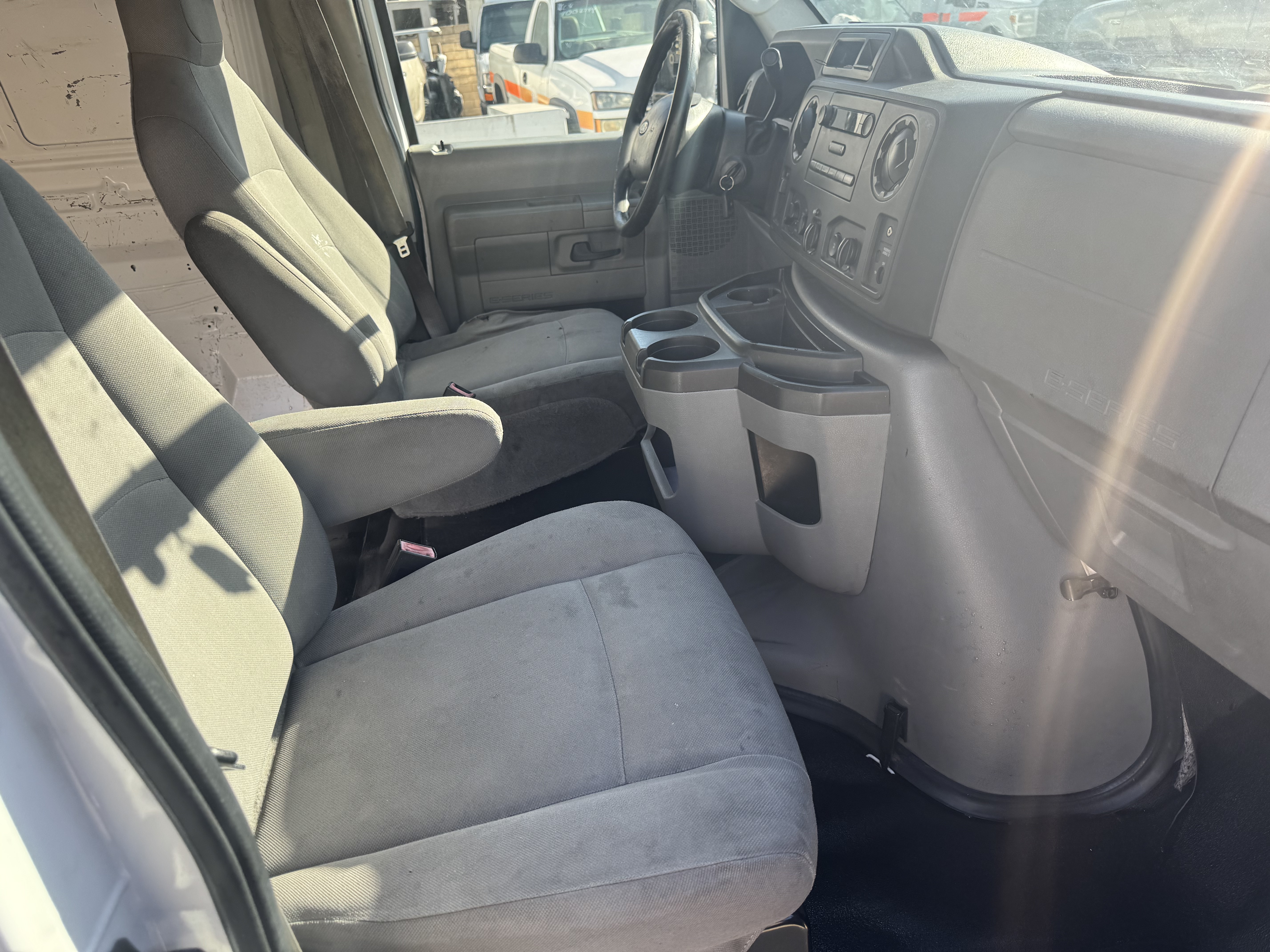 Used 2014 Ford E-250 and Econoline 250 UNAVAIL RWD image 2