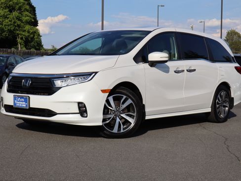 Used 2023 Honda Odyssey Touring image 2