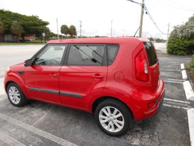 Used 2013 Kia Soul + FWD image 3