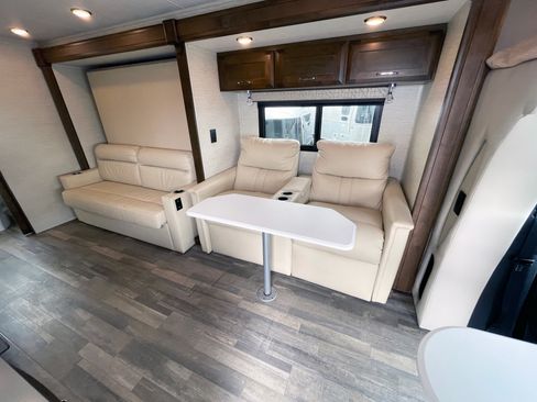 Used 2020 Mercedes-Benz Sprinter 4500 image 33