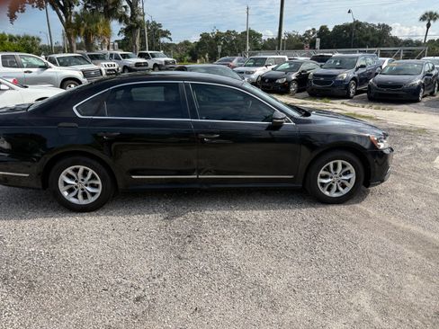 Used 2016 Volkswagen Passat 1.8T FWD image 3