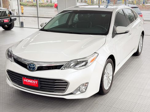Used 2015 Toyota Avalon image 3